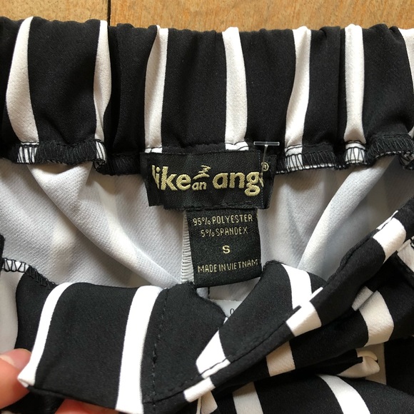 Black and white stripe tie shorts - Picture 2 of 3